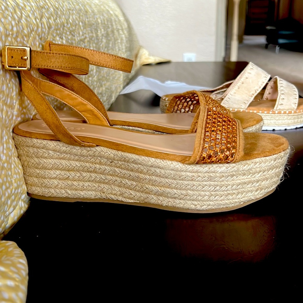 Size 9 

Brown/cream espadrilles platform sandals

Never worn

Bamboo brand